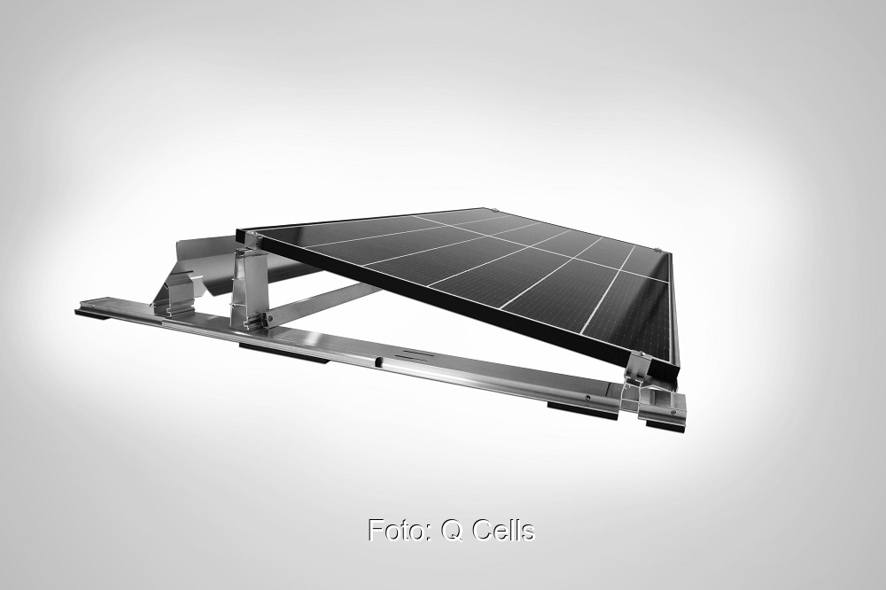 Zu sehen ist das Q.Flat-G6, eines der neuen Flachdach-Photovoltaik-Montagesysteme von Q Cells.