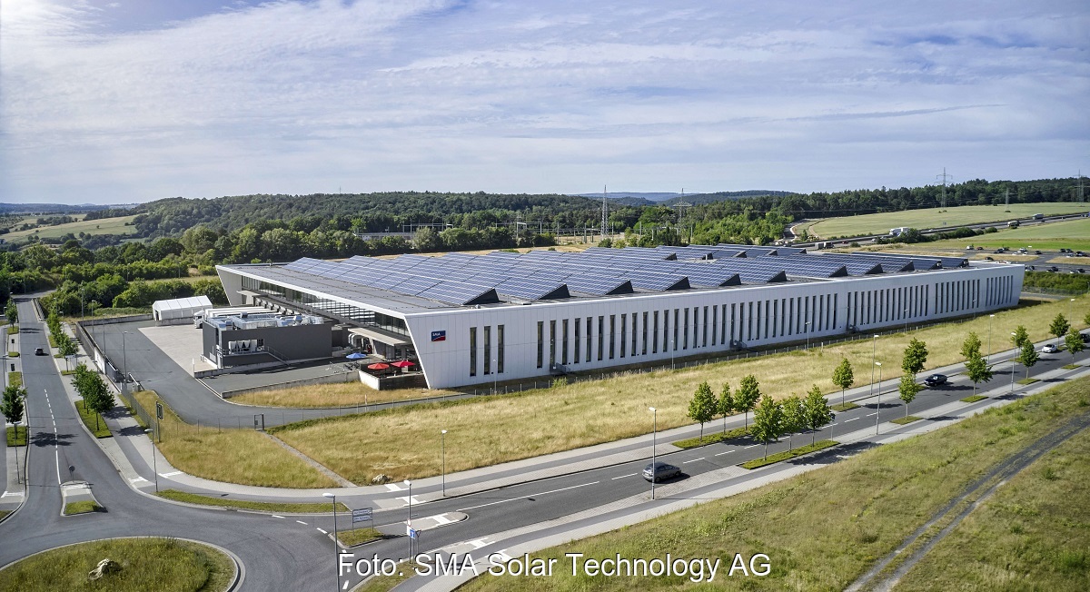 Im Bild die Fertigung von SMA, der Photovoltaik-Wechselrichterhersteller hat das Geschäftsergebnis 2023 bekanntgegeben.