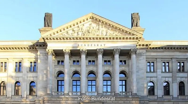 Im Bild das Gebäude vom Bundesrat, Verbände wollen, dass das Gremium über das Solarpaket am 26. April abstimmt
